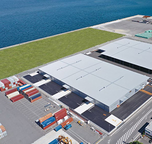 原材料・製品の通関／検品・保管